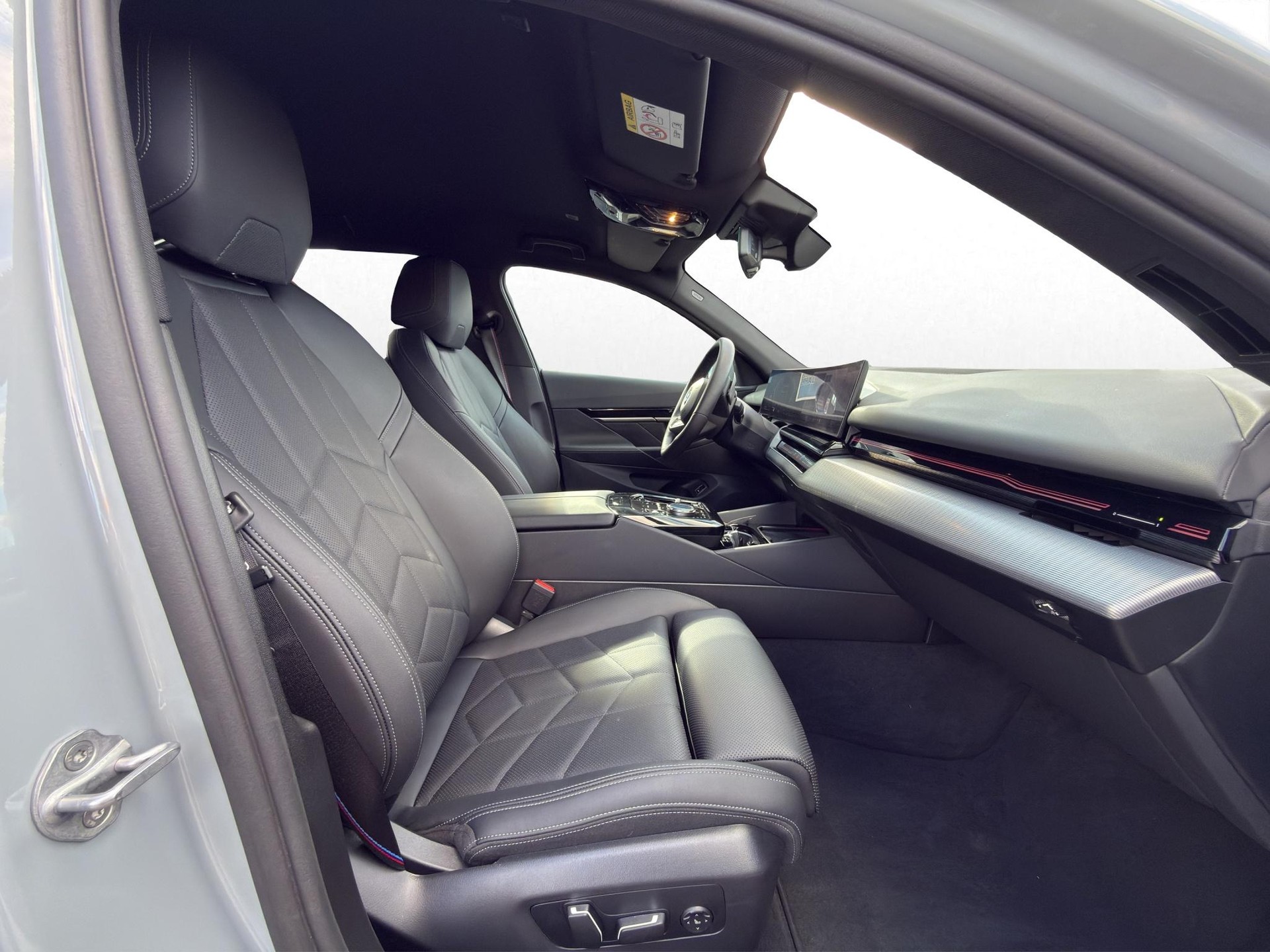 BMW 540d xDrive Touring M Sport PRO * BROOKLYN GRAU * ICONIC GLOW * BELÜFTETE SITZE *-image-15