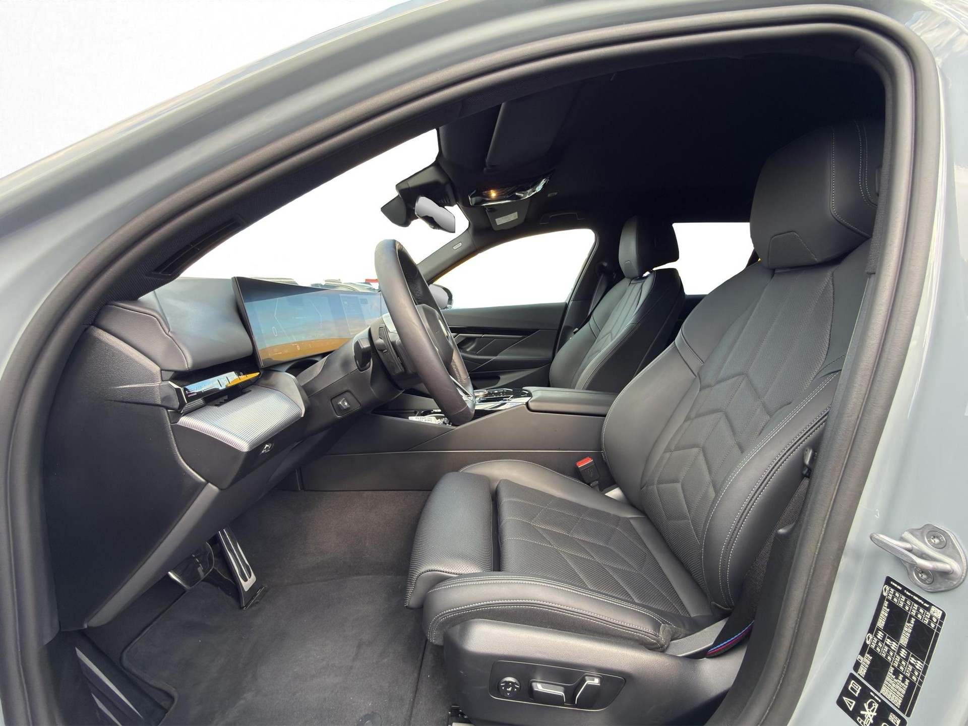 BMW 540d xDrive Touring M Sport PRO * BROOKLYN GRAU * ICONIC GLOW * BELÜFTETE SITZE *-image-13