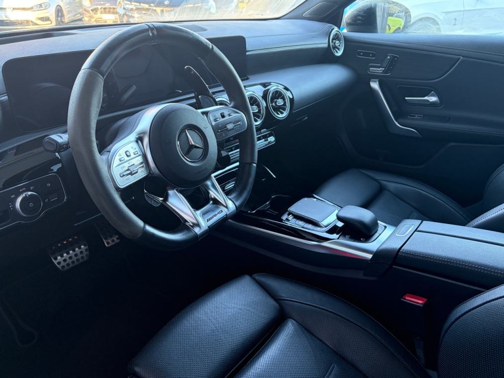 MERCEDES-BENZ A 35 AMG 4Matic Speedshift-image-3