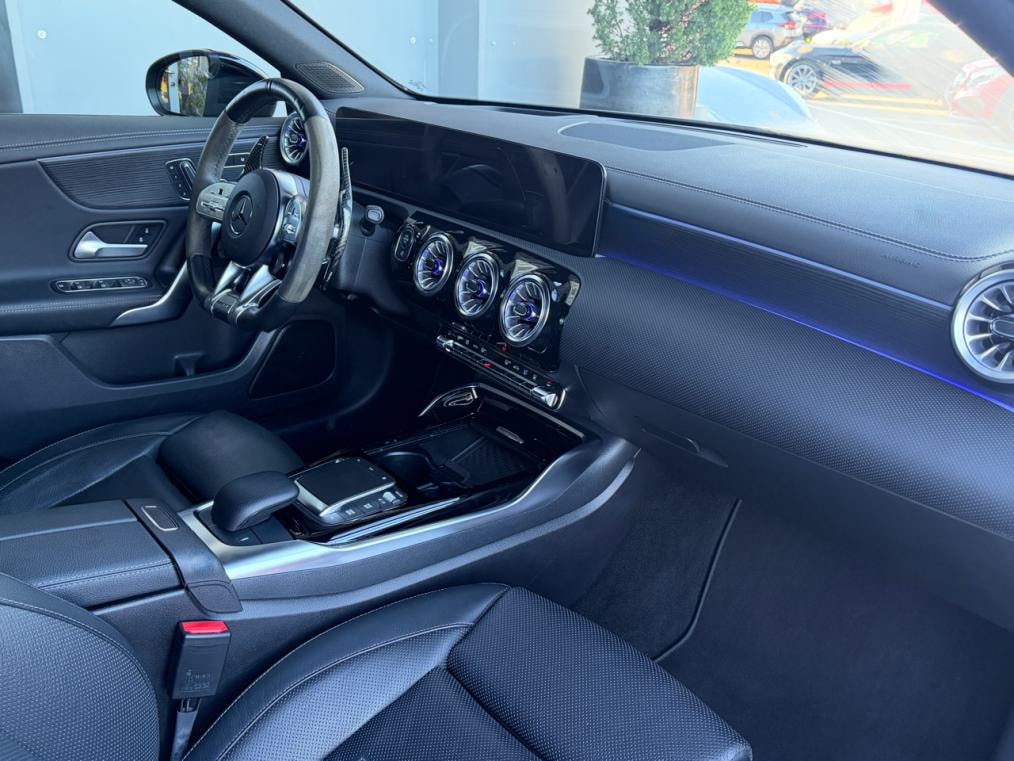 MERCEDES-BENZ A 35 AMG 4Matic Speedshift-image-9