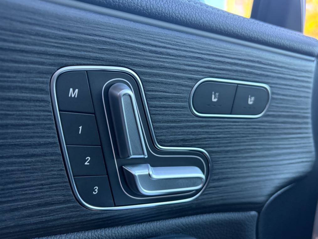 MERCEDES-BENZ A 35 AMG 4Matic Speedshift-image-4