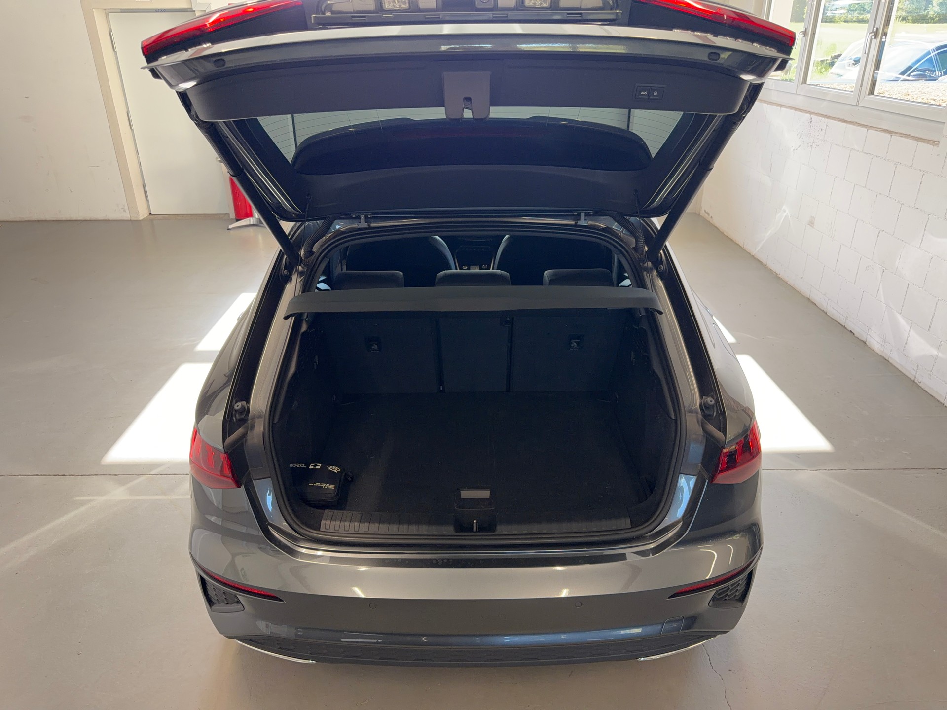AUDI A3 Sportback 35 TFSI S line Attraction S-tronic-image-13