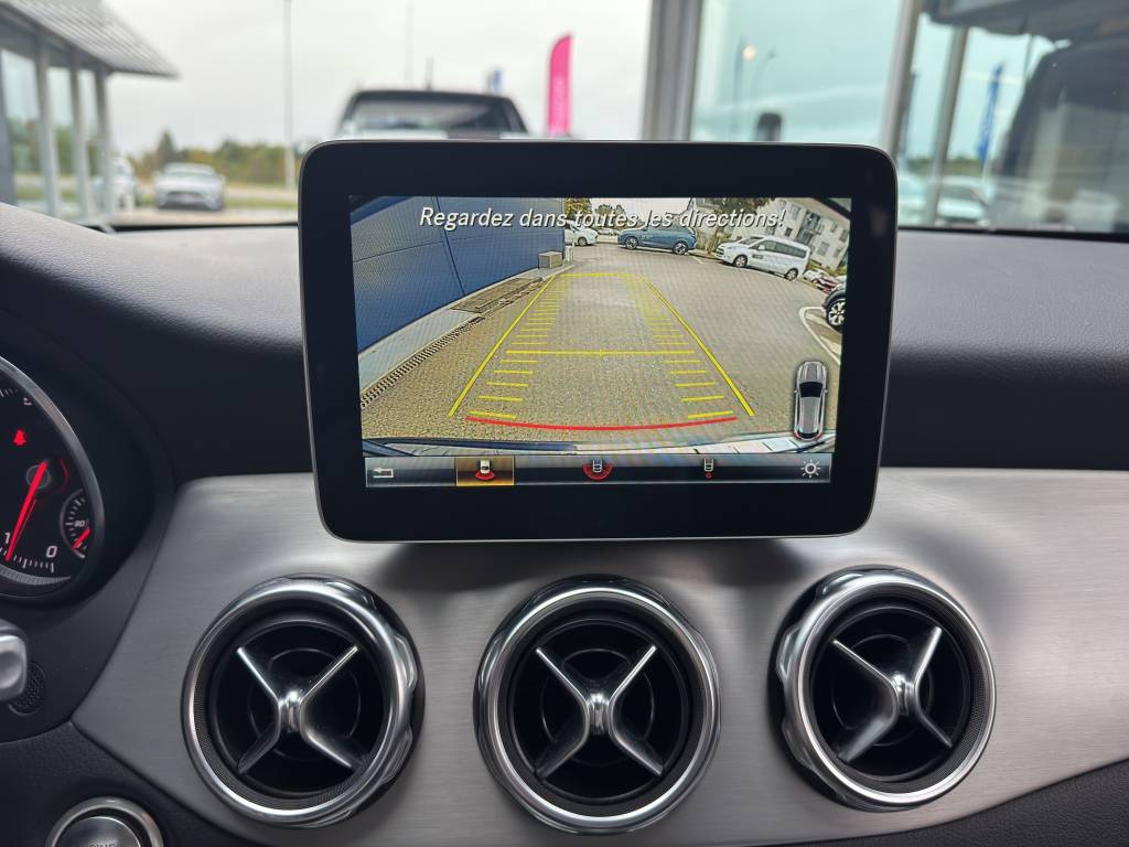 MERCEDES-BENZ GLA 250 AMG Line 4Matic 7G-DCT-image-11