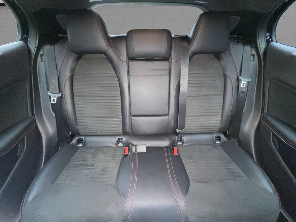 MERCEDES-BENZ GLA 250 AMG Line 4Matic 7G-DCT-image-15