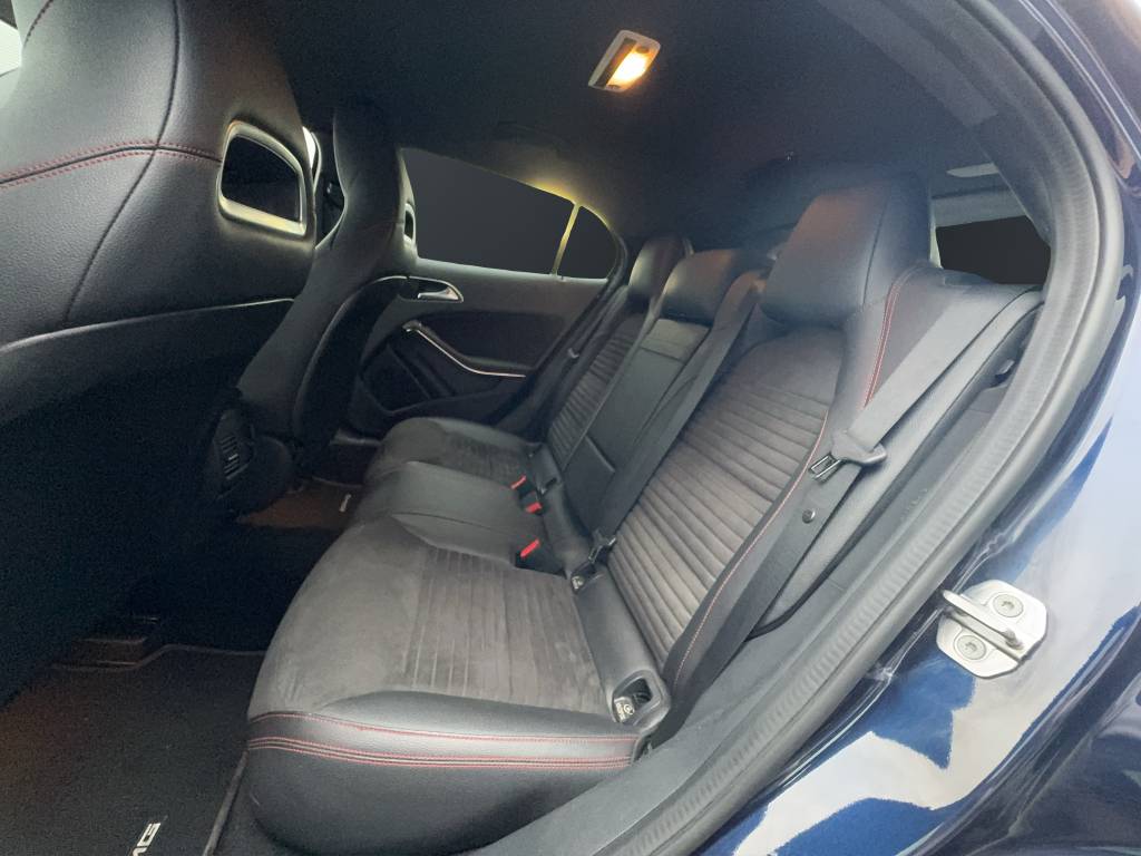 MERCEDES-BENZ GLA 250 AMG Line 4Matic 7G-DCT-image-8