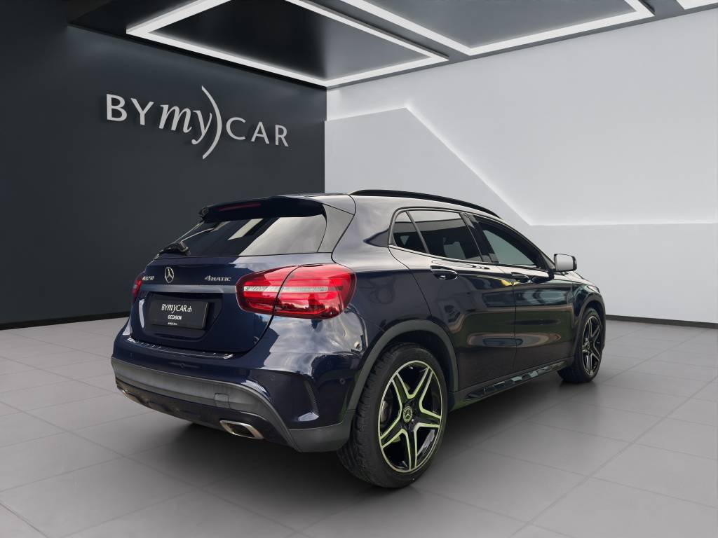 MERCEDES-BENZ GLA 250 AMG Line 4Matic 7G-DCT-image-4