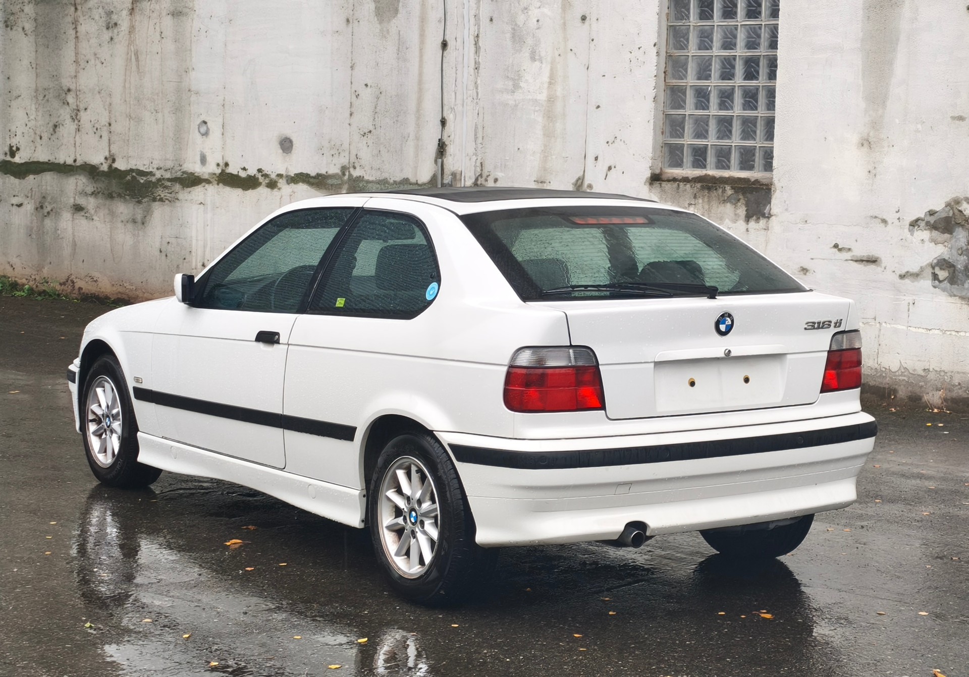 BMW 318ti A Exclusiv Toit Panoramique-image-3