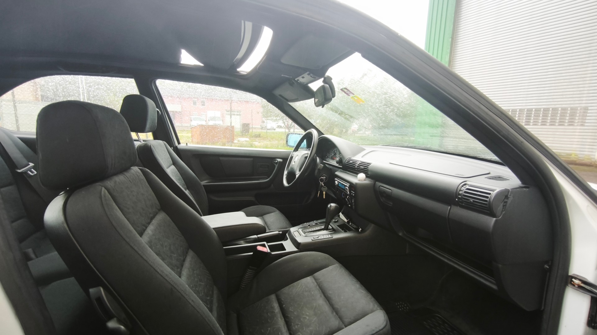 BMW 318ti A Exclusiv Toit Panoramique-image-4