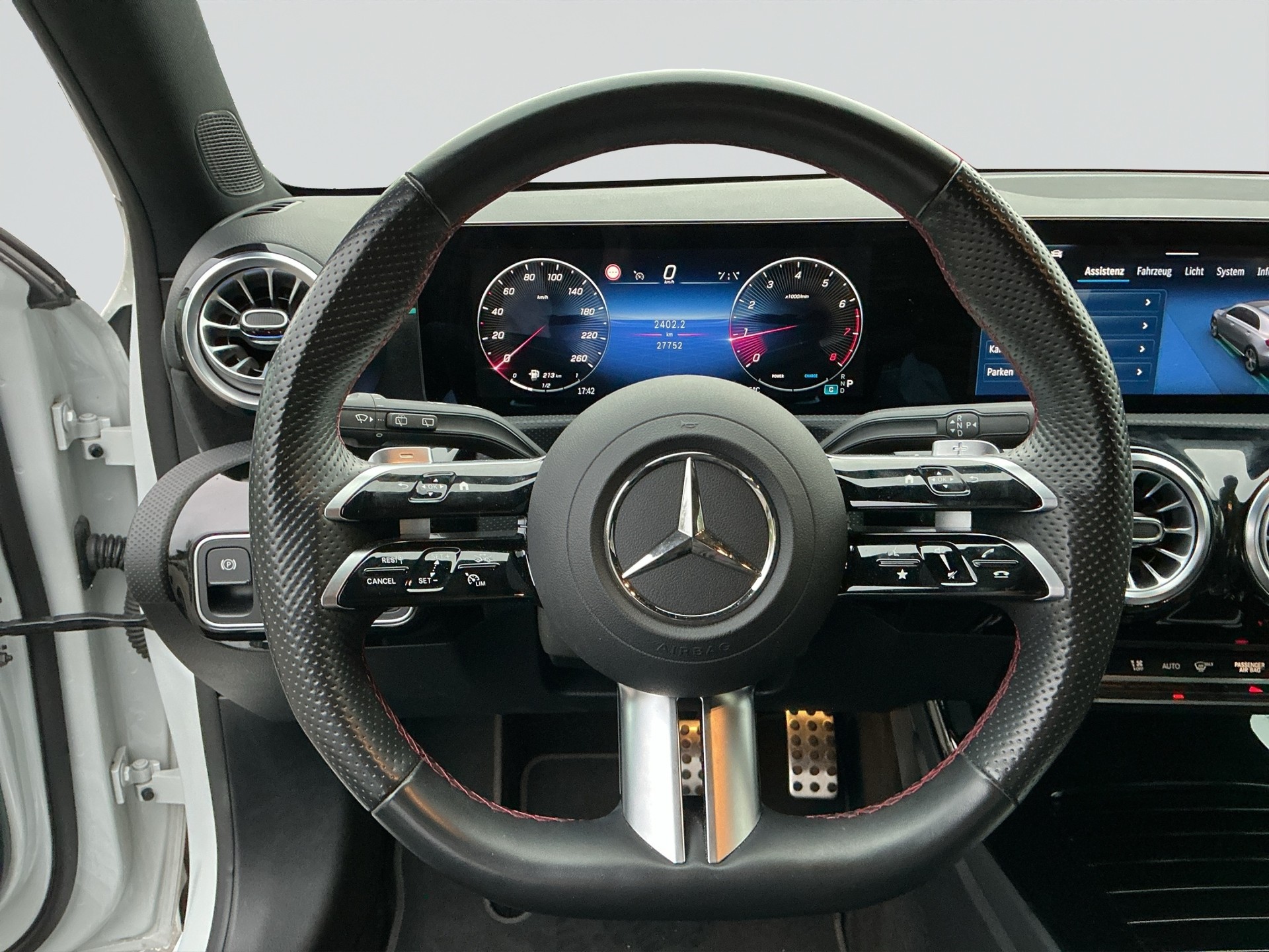 MERCEDES-BENZ A 200 7G-DCT-image-9