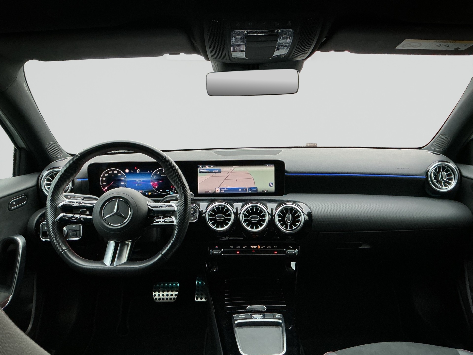 MERCEDES-BENZ A 200 7G-DCT AMG Line-image-14