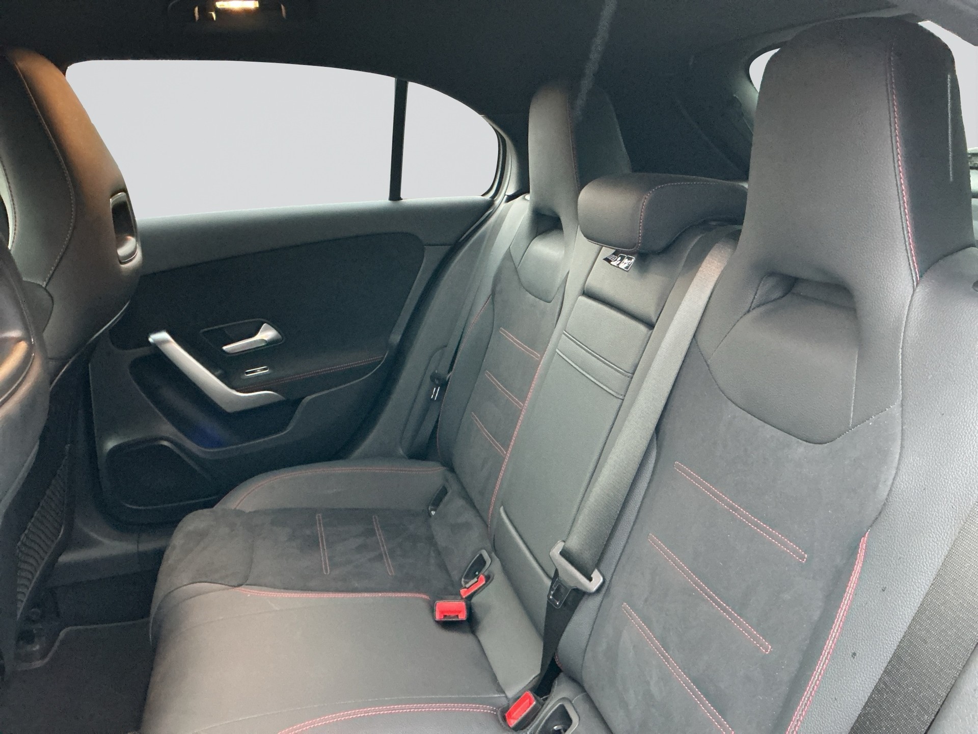 MERCEDES-BENZ A 200 7G-DCT-image-13