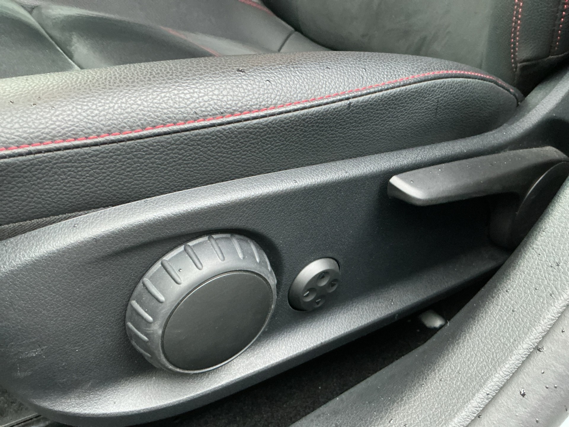 MERCEDES-BENZ A 200 7G-DCT-image-7
