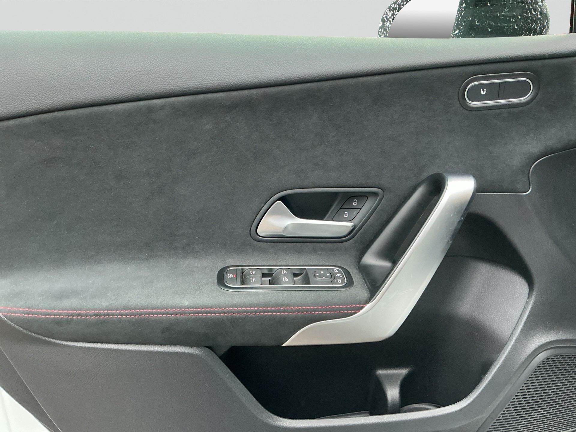 MERCEDES-BENZ A 200 7G-DCT-image-8