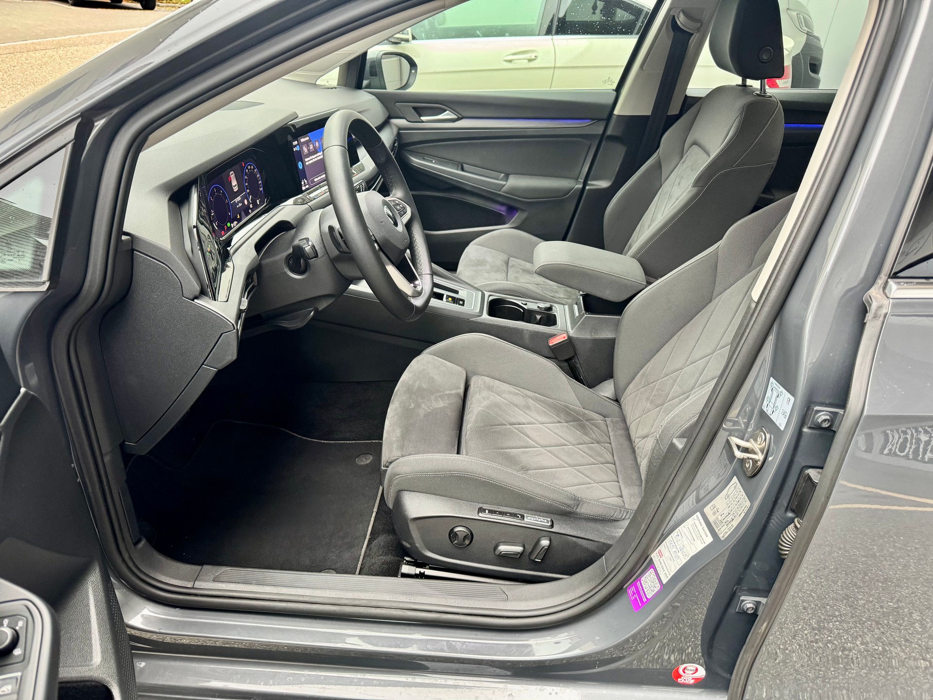 VW Golf 2.0 TDI Style DSG-image-5