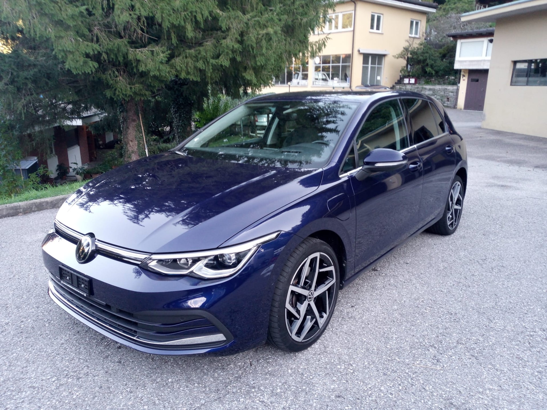 VW Golf 1.4 TSI PHEV Selection-image-2