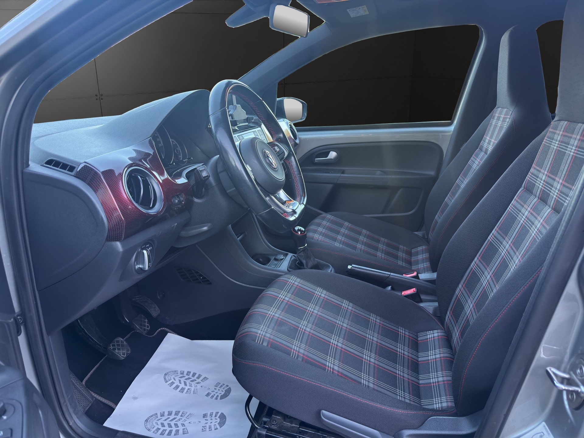 VW Up 1.0 TSI GTI-image-10