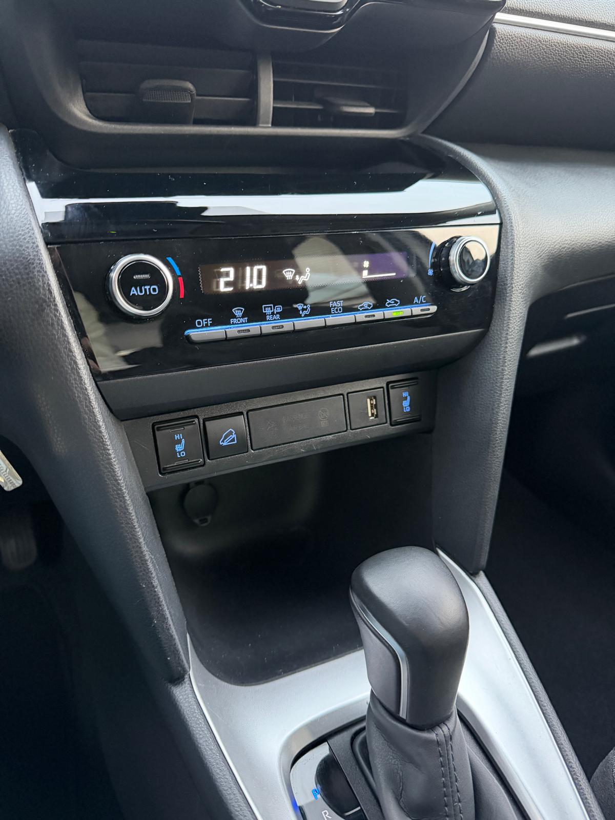 TOYOTA Yaris Cross 1.5 Comfort e-CVT AWDi-image-22