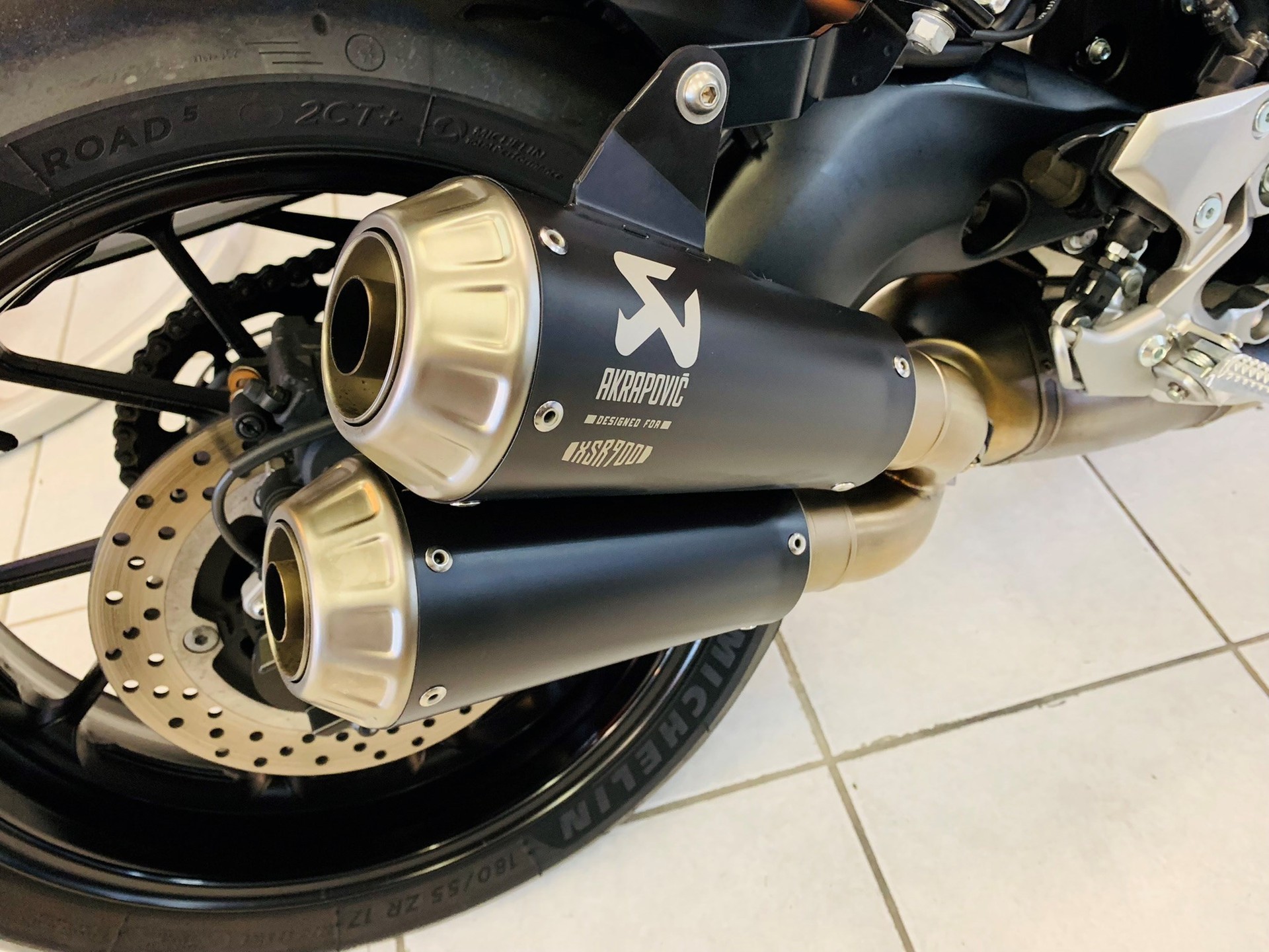 YAMAHA XSR 900 Abarth-image-2