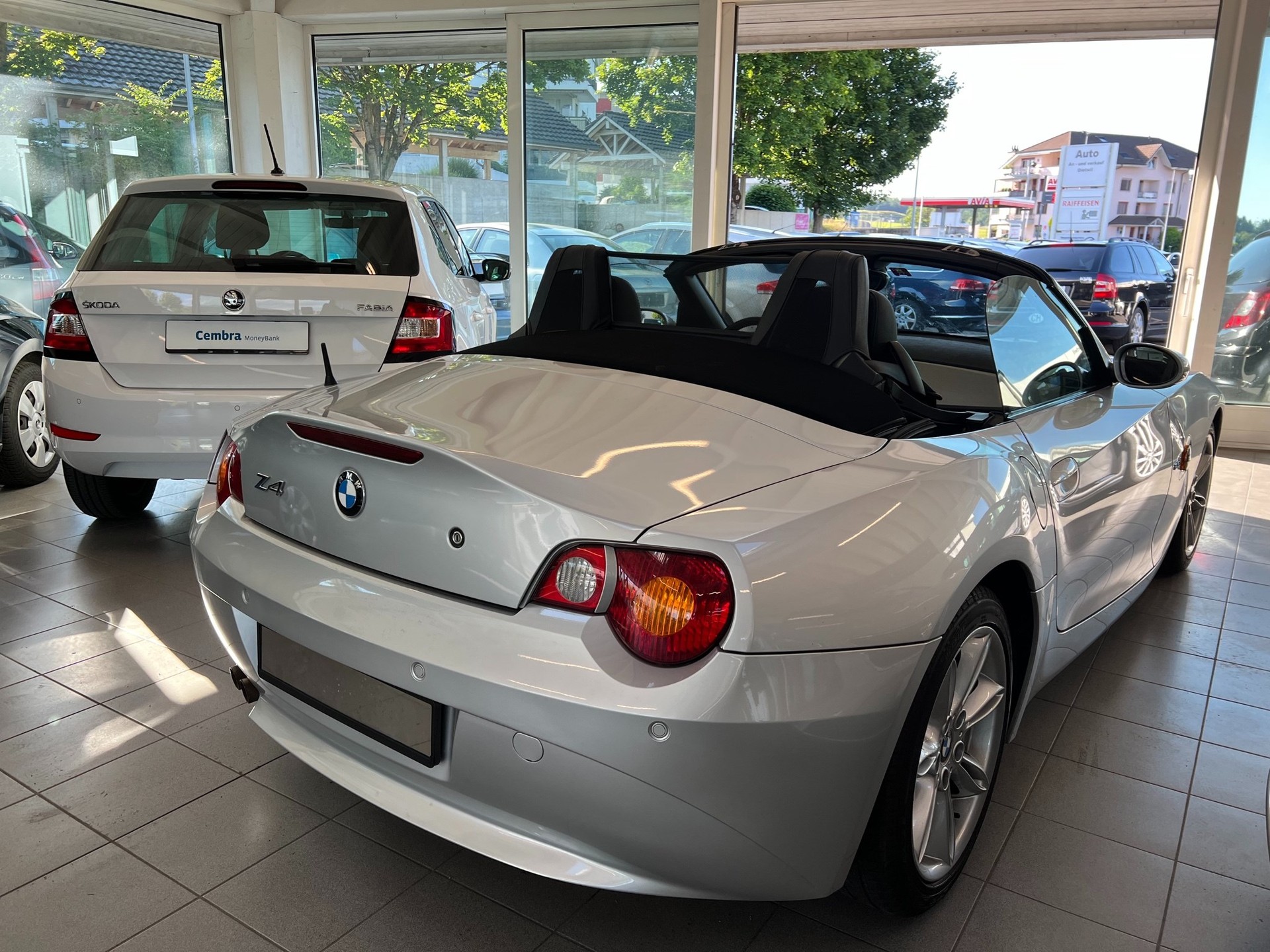 BMW Z4 2.5i Roadster-image-6