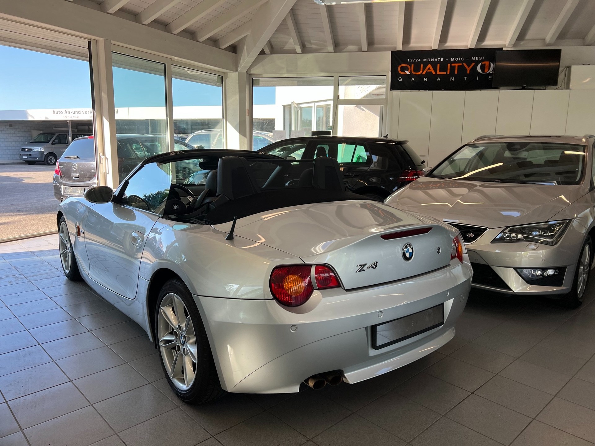 BMW Z4 2.5i Roadster-image-4