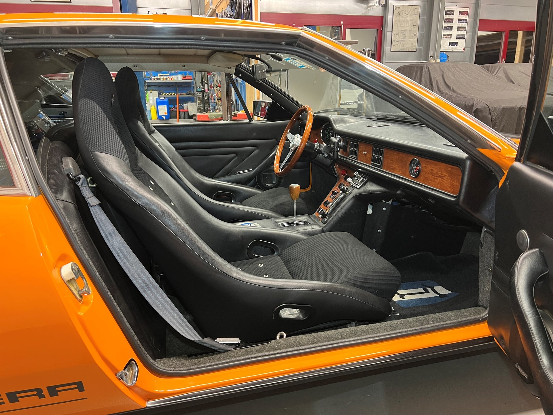 DE TOMASO PANTERA L 874 ORANGE/BLACK-image-9
