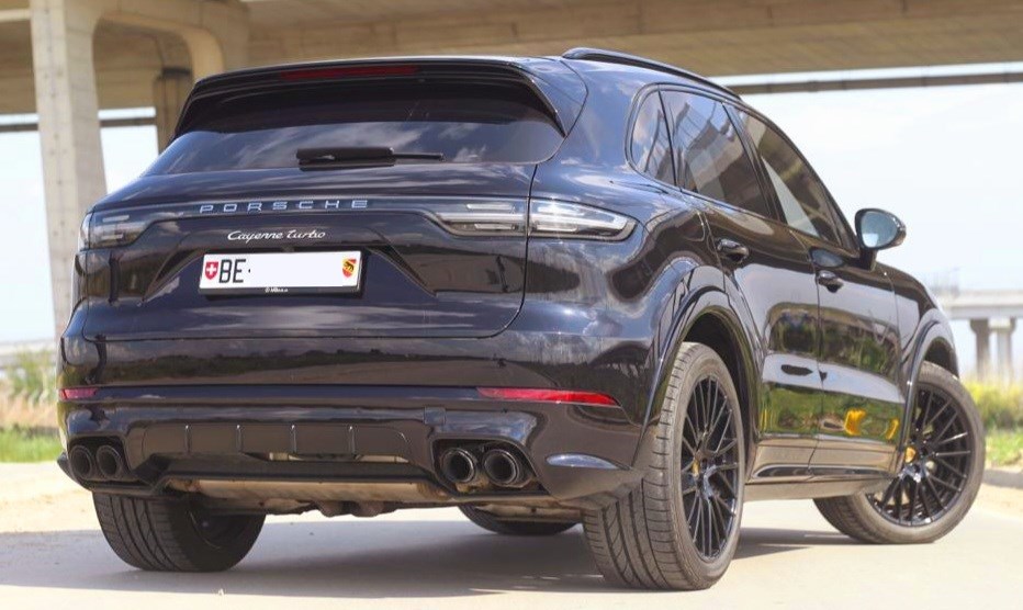 PORSCHE Cayenne Turbo-image-1