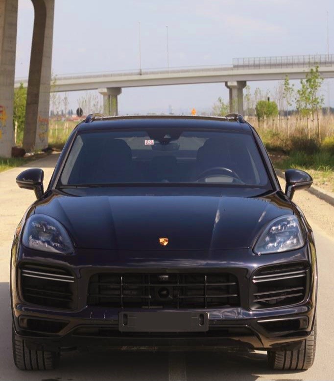 PORSCHE Cayenne Turbo-image-2