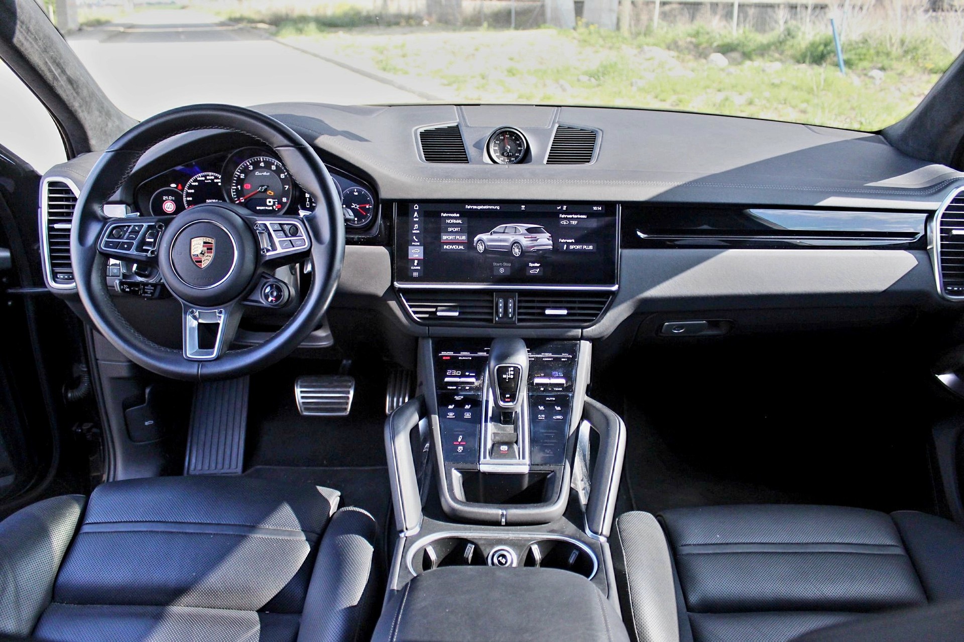 PORSCHE Cayenne Turbo-image-4
