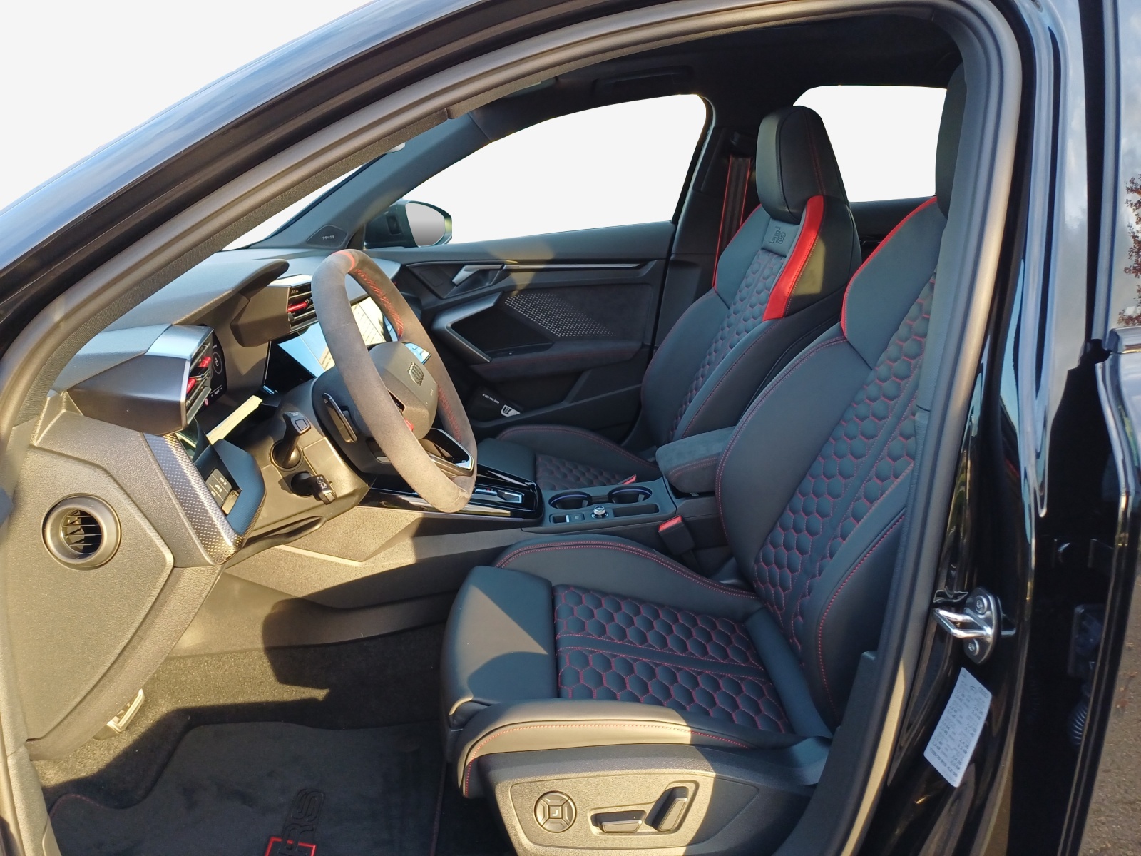 AUDI RS3 Limousine 2.5 TSI quattro S-tronic-image-7