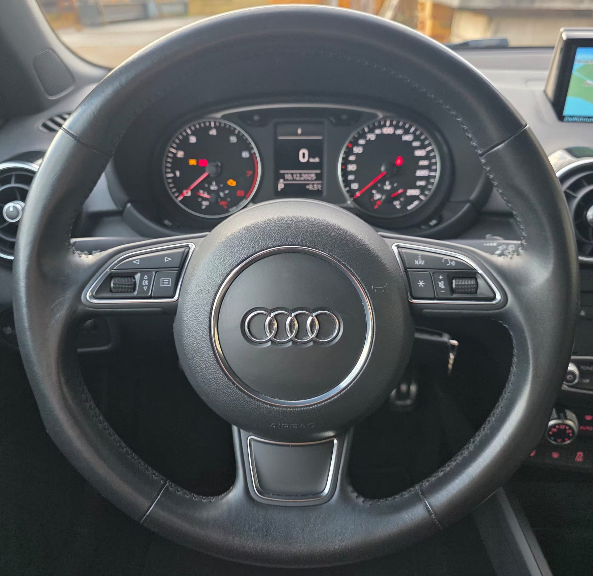 AUDI A1 Sportback 1.8 TFSI Sport-image-10