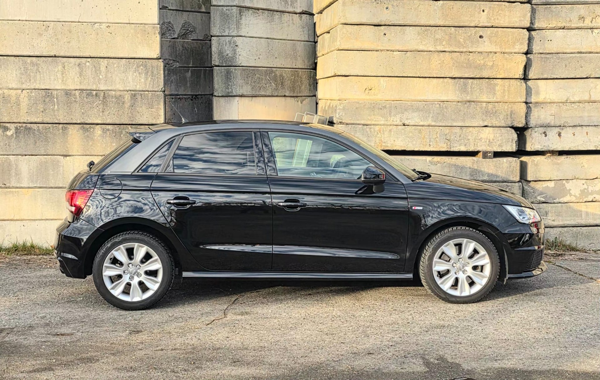 AUDI A1 Sportback 1.8 TFSI Sport-image-5