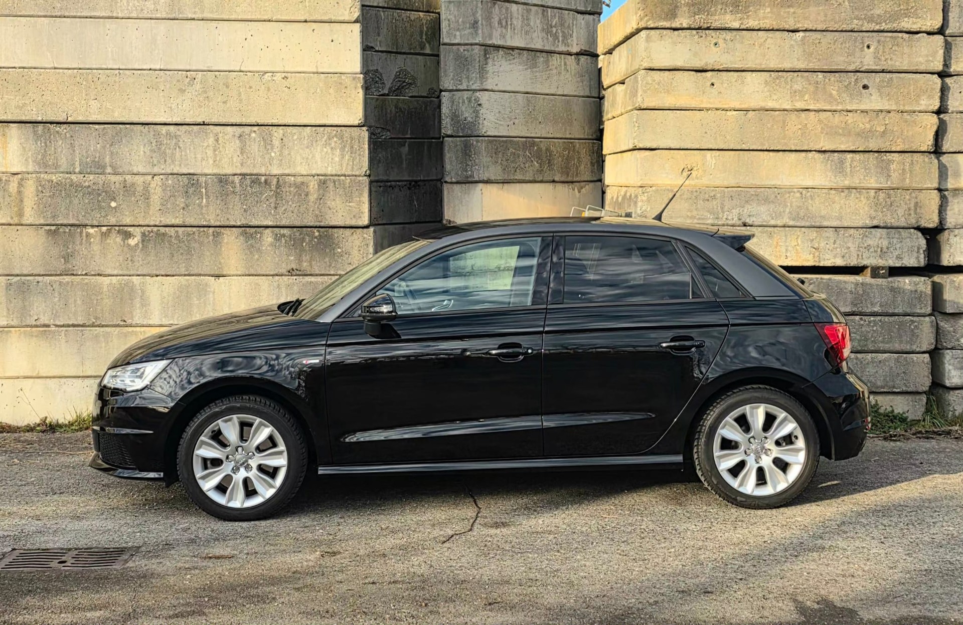 AUDI A1 Sportback 1.8 TFSI Sport-image-2