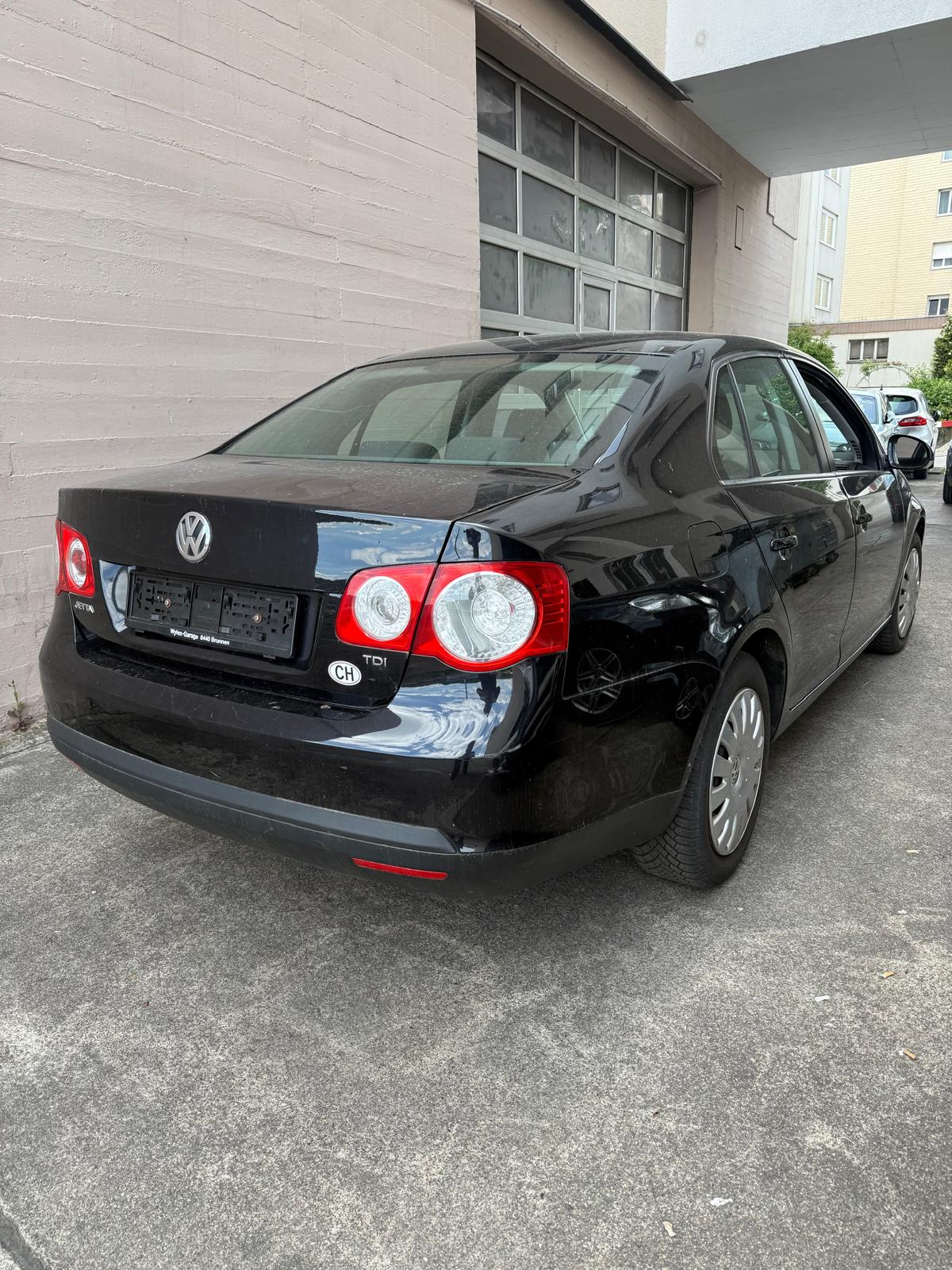 VW Jetta 1.9 TDI Comfortline DSG-image-9