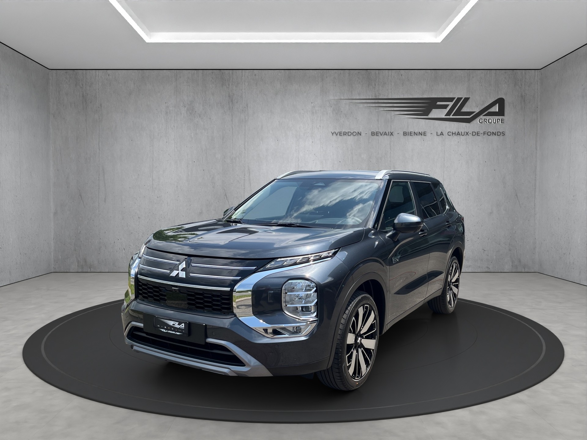 MITSUBISHI OUTLANDER 2.4 PHEV Intense 4x4-image-1