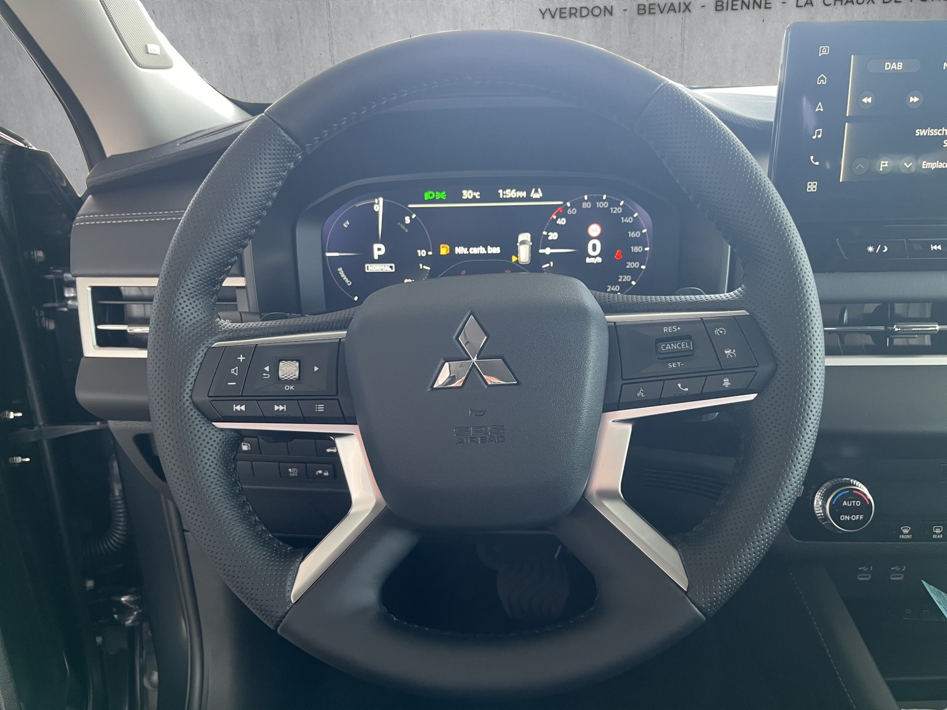 MITSUBISHI OUTLANDER 2.4 PHEV Intense 4x4-image-8
