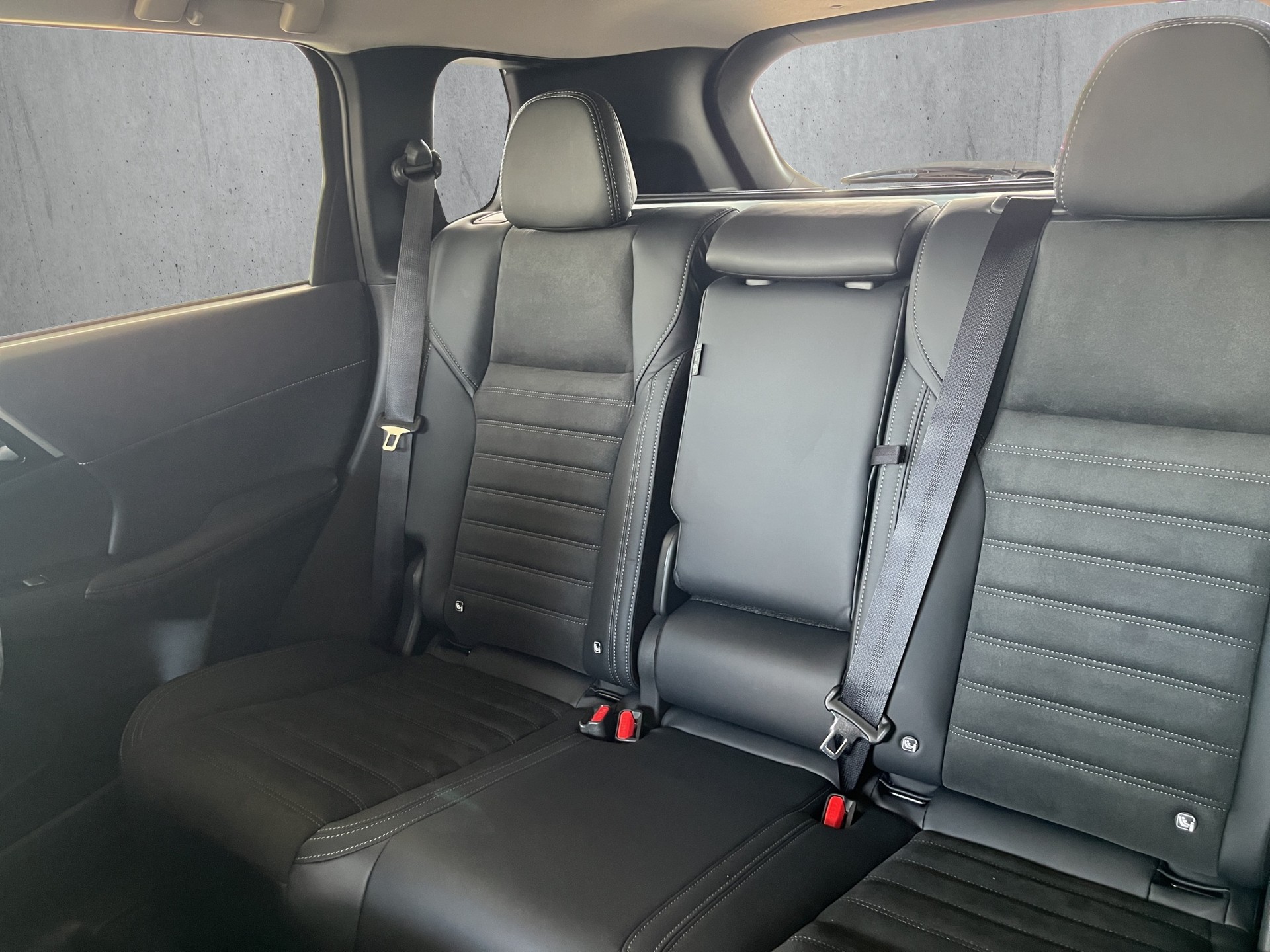 MITSUBISHI OUTLANDER 2.4 PHEV Intense 4x4-image-12