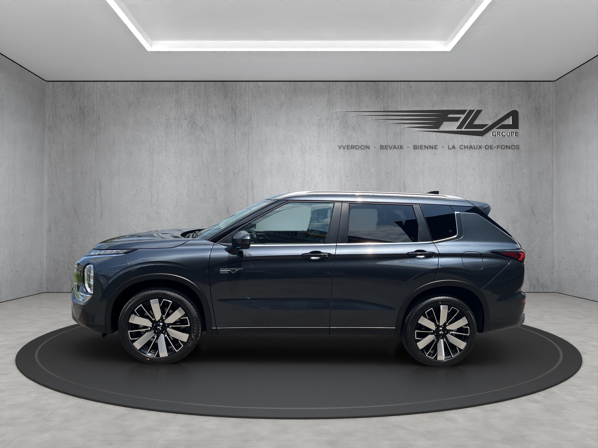 MITSUBISHI OUTLANDER 2.4 PHEV Intense 4x4-image-3