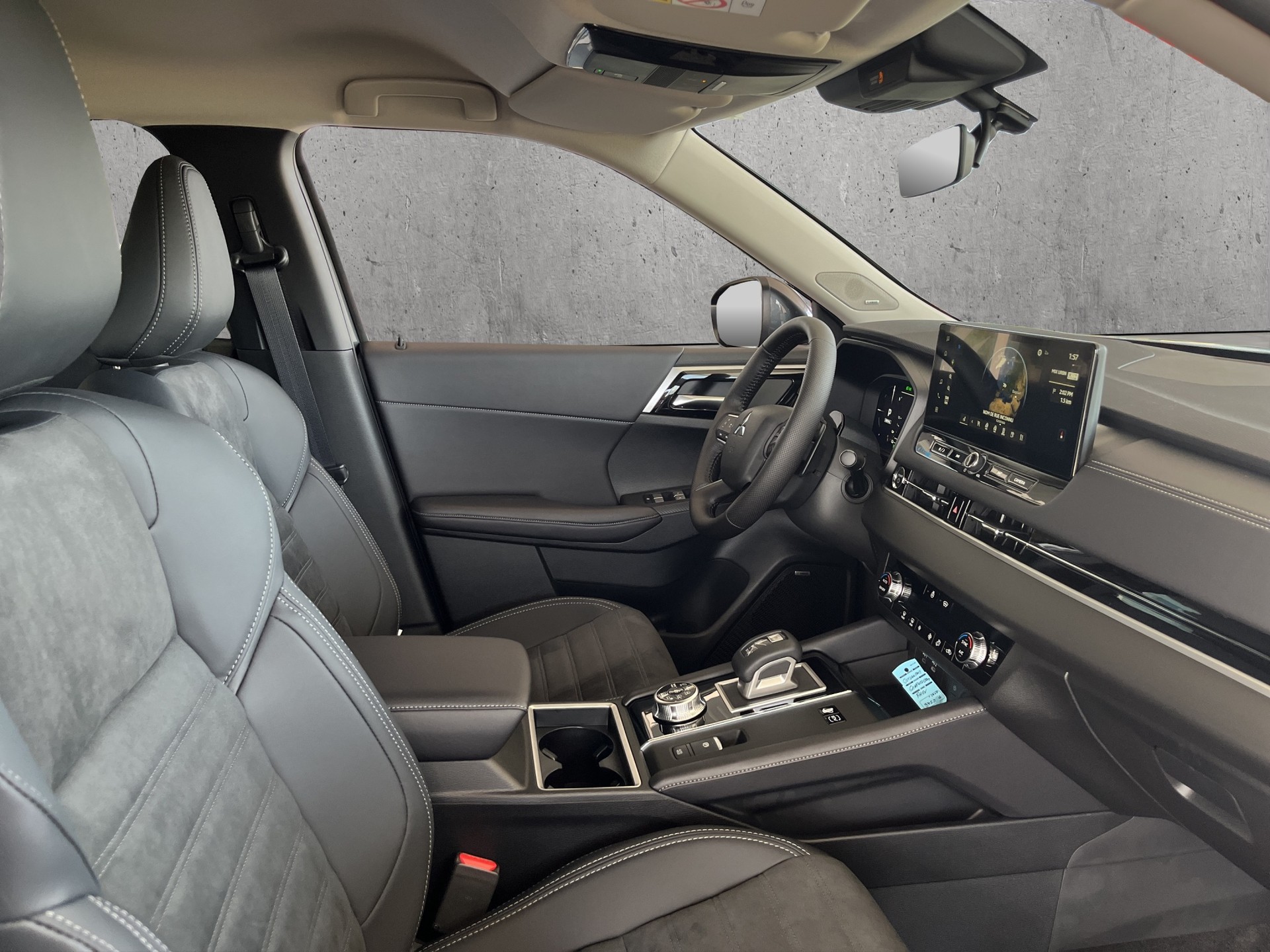 MITSUBISHI OUTLANDER 2.4 PHEV Intense 4x4-image-11