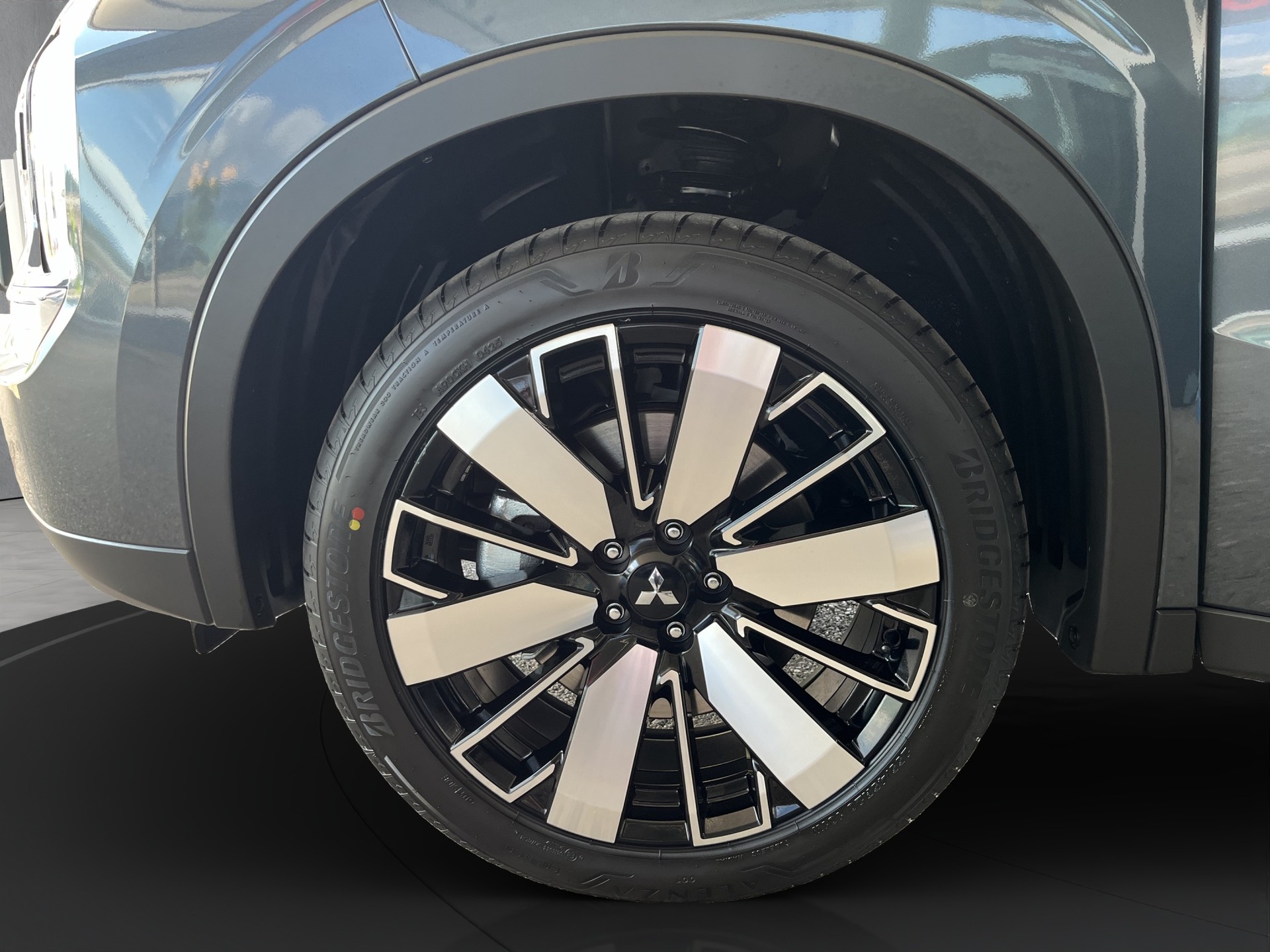MITSUBISHI OUTLANDER 2.4 PHEV Intense 4x4-image-14