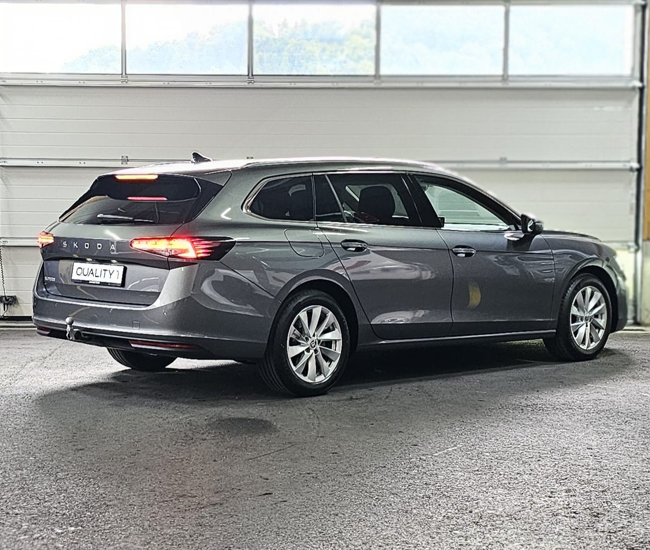 SKODA Superb Combi 2.0 TDi Selection DSG *MIT ANHÄNGERKUPPLUNG*-image-4