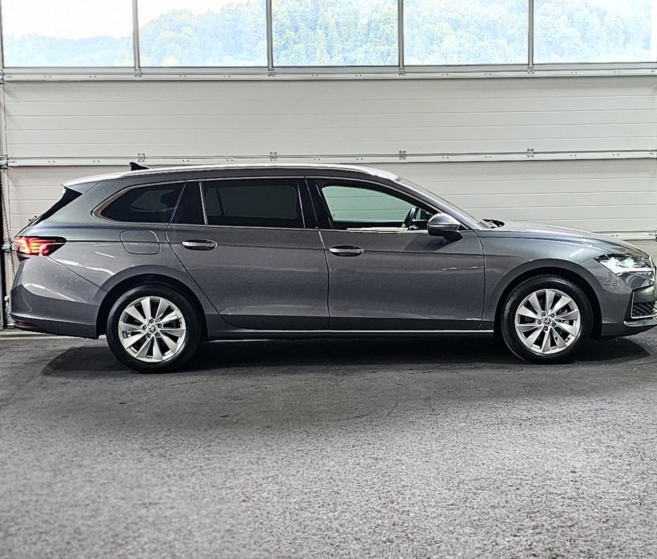 SKODA Superb Combi 2.0 TDi Selection DSG *MIT ANHÄNGERKUPPLUNG*-image-5