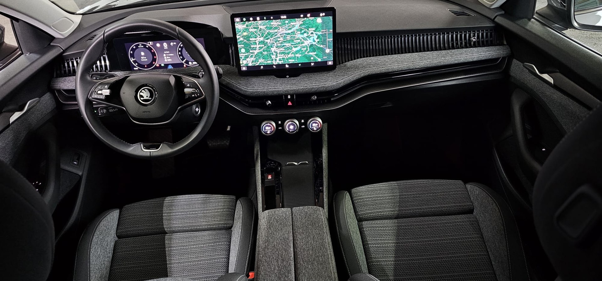 SKODA Superb Combi 2.0 TDi Selection DSG *MIT ANHÄNGERKUPPLUNG*-image-10