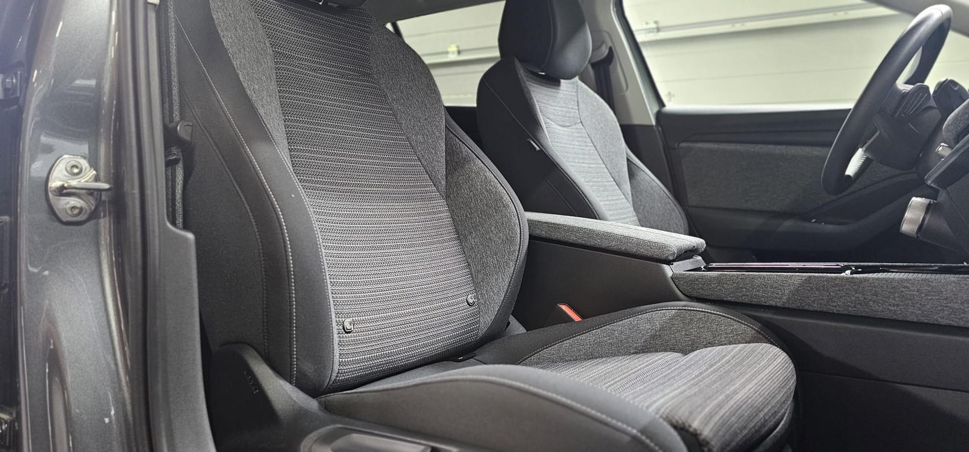SKODA Superb Combi 2.0 TDi Selection DSG *MIT ANHÄNGERKUPPLUNG*-image-26