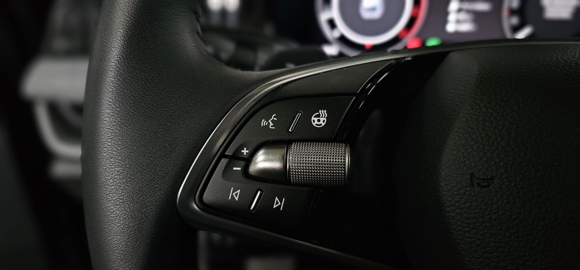 SKODA Superb Combi 2.0 TDi Selection DSG *MIT ANHÄNGERKUPPLUNG*-image-14