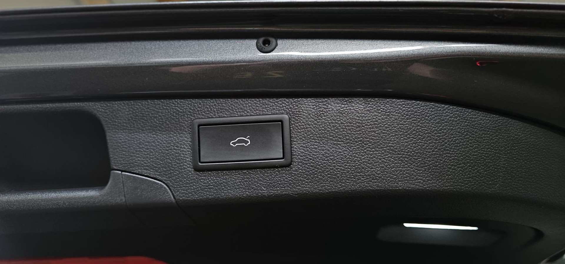 SKODA Superb Combi 2.0 TDi Selection DSG *MIT ANHÄNGERKUPPLUNG*-image-17