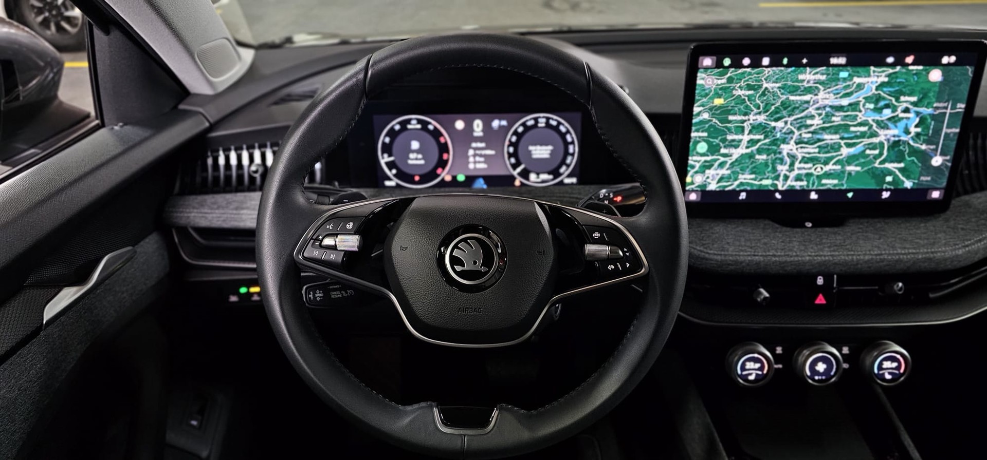 SKODA Superb Combi 2.0 TDi Selection DSG *MIT ANHÄNGERKUPPLUNG*-image-11