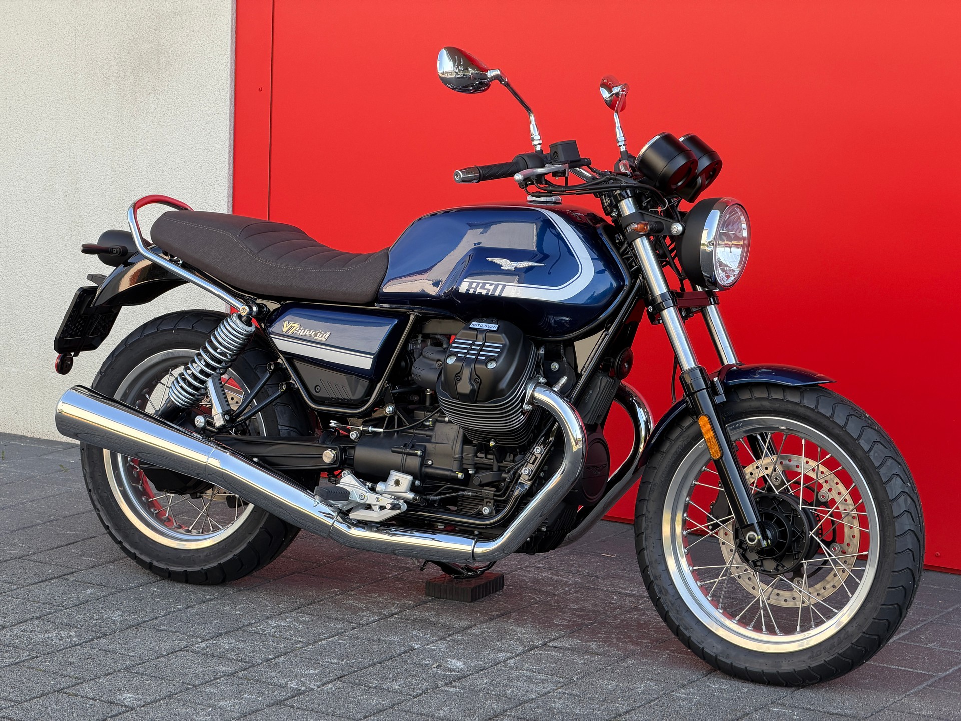 MOTO GUZZI V7 IV 850 Special (35kW)-image-12