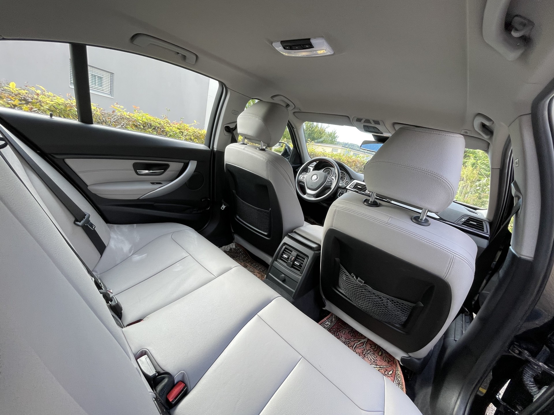 BMW 335i Sport Line-image-12