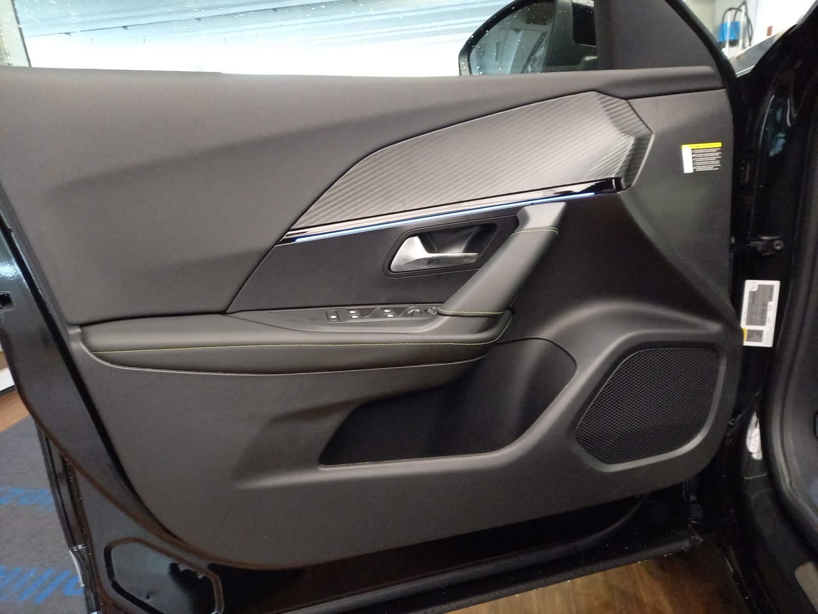 PEUGEOT 2008 1.2 Hybrid GT-image-10