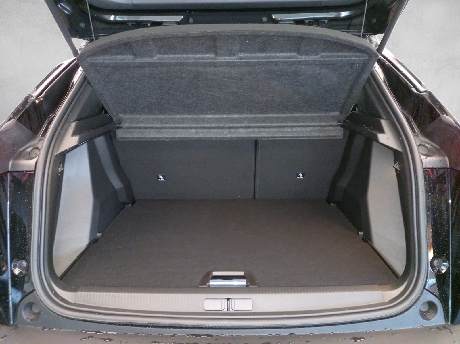 PEUGEOT 2008 1.2 Hybrid GT-image-12